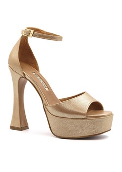 Beżowo złote skórzane sandały na słupku i platformie 125S ze sklepu NESCIOR w kategorii Sandały damskie - zdjęcie 160415018