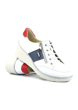 Skórzane półbuty damskie, sneakersy z granatowym zdobieniem - HELIOS Komfort 406, białe ze sklepu ulubioneobuwie w kategorii Półbuty damskie - zdjęcie 160488076
