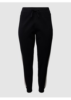 Spodnie typu track pants PLUS SIZE z fakturowanym wzorem ze sklepu Peek&Cloppenburg  w kategorii Spodnie damskie - zdjęcie 160507446