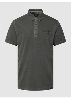 Koszulka polo z listwą guzikową i detalem z logo ze sklepu Peek&Cloppenburg  w kategorii T-shirty męskie - zdjęcie 160513816
