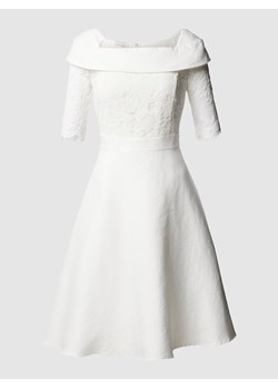 Suknia ślubna z krótkim rękawem i kwiatowymi haftami ze sklepu Peek&Cloppenburg  w kategorii Sukienki - zdjęcie 160520139
