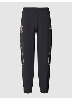 Spodnie treningowe z paskami w kontrastowym kolorze — MATW x REVIEW Drop 10 ze sklepu Peek&Cloppenburg  w kategorii Spodnie męskie - zdjęcie 160727239