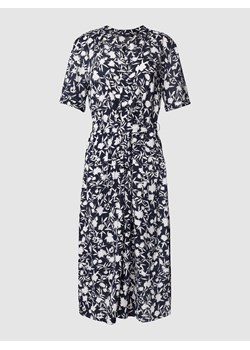 Sukienka z wiskozy z wzorem na całej powierzchni ze sklepu Peek&Cloppenburg  w kategorii Sukienki - zdjęcie 160759347