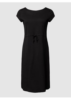Sukienka PLUS SIZE o długości do kolan z pasem w talii ze sklepu Peek&Cloppenburg  w kategorii Sukienki - zdjęcie 160781135