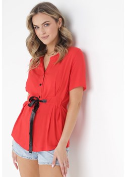Czerwona Koszula z Ozdobnym Wiązaniem w Talii z Wiskozy Sarenitte ze sklepu Born2be Odzież w kategorii Koszule damskie - zdjęcie 160907419