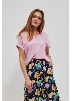 Wiskozowa koszula z dekoltem w serek pudrowo-różowa ze sklepu Moodo.pl w kategorii Bluzki damskie - zdjęcie 160934598