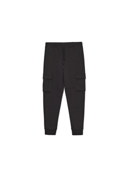 Cropp - Czarne dresowe joggery cargo - czarny ze sklepu Cropp w kategorii Spodnie męskie - zdjęcie 160970169