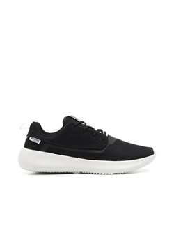 Cropp - Czarne sneakersy z białą podeszwą - czarny ze sklepu Cropp w kategorii Buty sportowe męskie - zdjęcie 160974045