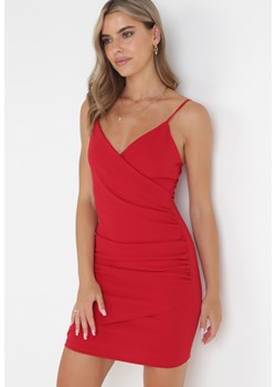 Czerwona Dopasowana Sukienka Mini z Kopertowym Dekoltem i Marszczeniami Aresia ze sklepu Born2be Odzież w kategorii Sukienki - zdjęcie 161013406