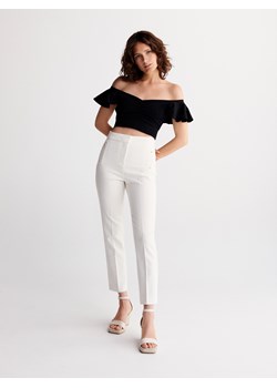 Reserved - Spodnie z kantem - biały ze sklepu Reserved w kategorii Spodnie damskie - zdjęcie 161014956