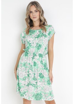Zielona Wiskozowa Sukienka Mini w Kwiaty z Gumką w Pasie Charmain ze sklepu Born2be Odzież w kategorii Sukienki - zdjęcie 161022468