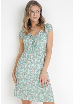 Zielona Taliowana Sukienka z Troczkiem przy Dekolcie w Kwiaty Danner ze sklepu Born2be Odzież w kategorii Sukienki - zdjęcie 161042246