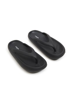 Cropp - Czarne klapki japonki - czarny ze sklepu Cropp w kategorii Klapki damskie - zdjęcie 161054198