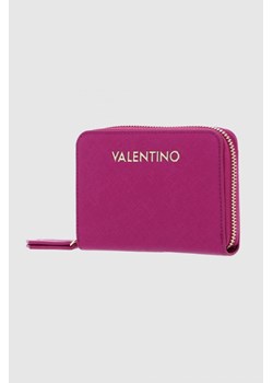 VALENTINO - Różowy portfel ZERO ze sklepu outfit.pl w kategorii Portfele damskie - zdjęcie 161075655