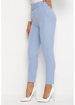 Niebieskie Garniturowe Dopasowane Spodnie z Materiałowym Paskiem z Klamrą Kerriy ze sklepu Born2be Odzież w kategorii Spodnie damskie - zdjęcie 161186655