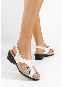 Białe sandały na niskim koturnie Sizia ze sklepu Zapatos w kategorii Sandały damskie - zdjęcie 161187076
