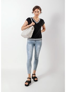Jasno niebieskie jeansy z przetarciami ze sklepu Molton w kategorii Jeansy damskie - zdjęcie 161189725