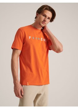 Sinsay - Koszulka z nadrukiem - pomarańczowy ze sklepu Sinsay w kategorii T-shirty męskie - zdjęcie 161207535
