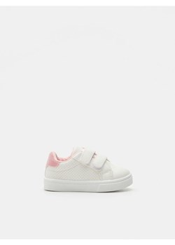 Sinsay - Sneakersy na rzepy - biały ze sklepu Sinsay w kategorii Trampki dziecięce - zdjęcie 161208069