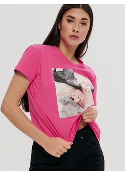 Sinsay - Koszulka z nadrukiem Barbie - różowy ze sklepu Sinsay w kategorii Bluzki damskie - zdjęcie 161213805