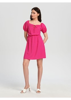 Sinsay - Sukienka mini z wiązaniem - różowy ze sklepu Sinsay w kategorii Sukienki - zdjęcie 161218505