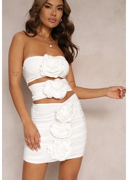 Biała Marszczona Dopasowana Sukienka Mini z Ozdobnymi Kwiatami Bez Ramiączek Sherid ze sklepu Renee odzież w kategorii Sukienki - zdjęcie 161235555