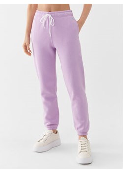 Polo Ralph Lauren Spodnie dresowe 211891560010 Fioletowy Regular Fit ze sklepu MODIVO w kategorii Spodnie damskie - zdjęcie 161236007
