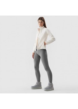 Damski polar rozpinany bez kaptura 4F 4FAW23TFLEF146 - kremowy ze sklepu Sportstylestory.com w kategorii Bluzy damskie - zdjęcie 161282745