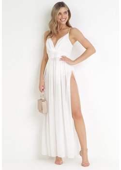 Biała Rozkloszowana Sukienka Maxi na Ramiączkach z Majtkami Girma ze sklepu Born2be Odzież w kategorii Sukienki - zdjęcie 161287319