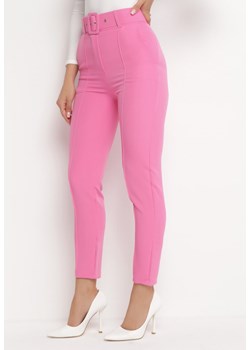 Różowe Garniturowe Dopasowane Spodnie z Materiałowym Paskiem z Klamrą Kerriy ze sklepu Born2be Odzież w kategorii Spodnie damskie - zdjęcie 161349666