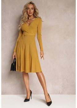 Żółta Sukienka Dzianinowa i Rozkloszowana z Kopertowym Dekoltem Dil ze sklepu Renee odzież w kategorii Sukienki - zdjęcie 161354387