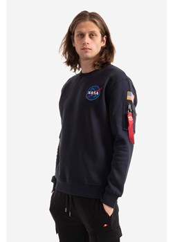 Alpha Industries bluza Space Shuttle Sweater męska kolor granatowy z nadrukiem 178307 07 ze sklepu PRM w kategorii Bluzy męskie - zdjęcie 161391896
