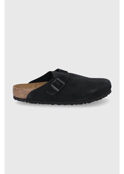 Birkenstock klapki zamszowe Boston kolor czarny ze sklepu PRM w kategorii Klapki męskie - zdjęcie 161393685