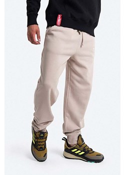 Alpha Industries spodnie dresowe bawełniane kolor beżowy gładkie 118365.627-BEZOWY ze sklepu PRM w kategorii Spodnie męskie - zdjęcie 161394487