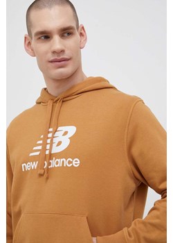 New Balance bluza męska kolor brązowy z kapturem wzorzysta MT31537TOB-TOB ze sklepu PRM w kategorii Bluzy męskie - zdjęcie 161396329