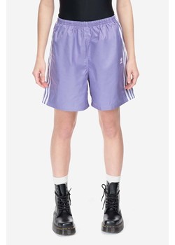 adidas Originals szorty damskie kolor fioletowy z aplikacją high waist IB7300-FIOLETOWY ze sklepu PRM w kategorii Szorty - zdjęcie 161396867