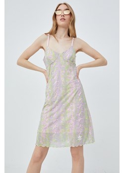 adidas Originals sukienka HT5985 kolor różowy mini prosta HT5985-CLPINK ze sklepu PRM w kategorii Sukienki - zdjęcie 161403925