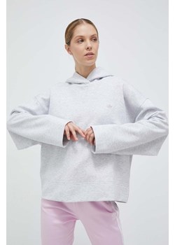adidas Originals bluza damska kolor szary z kapturem melanżowa IC5246-LGREYH ze sklepu PRM w kategorii Bluzy damskie - zdjęcie 161412119