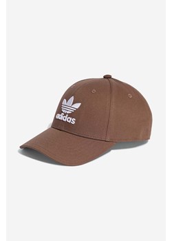 adidas Originals czapka z daszkiem bawełniana kolor brązowy wzorzysta IB9970 ze sklepu PRM w kategorii Czapki z daszkiem męskie - zdjęcie 161412819