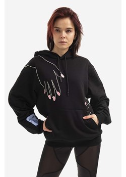 MCQ bluza bawełniana damska kolor czarny z kapturem z aplikacją 624727RST861000-BLACK ze sklepu PRM w kategorii Bluzy damskie - zdjęcie 161416068