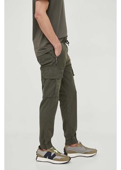 Alpha Industries spodnie bawełniane kolor zielony 116201.136 ze sklepu PRM w kategorii Spodnie męskie - zdjęcie 161417395