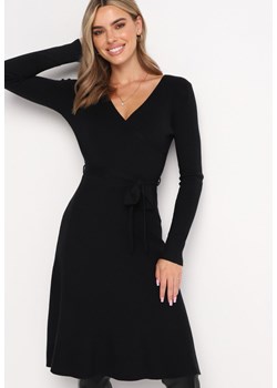 Czarna Sweterkowa Sukienka Rozkloszowana z Wiązanym Paskiem Florentame ze sklepu Born2be Odzież w kategorii Sukienki - zdjęcie 161446175