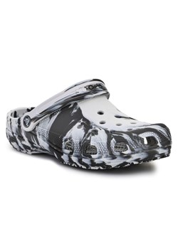 Klapki Crocs Classic Marbled Clog W 206867-103 czarne ze sklepu ButyModne.pl w kategorii Klapki damskie - zdjęcie 161449166