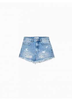 Cropp - Jeansowe szorty z postrzępieniami - niebieski ze sklepu Cropp w kategorii Szorty - zdjęcie 161464587
