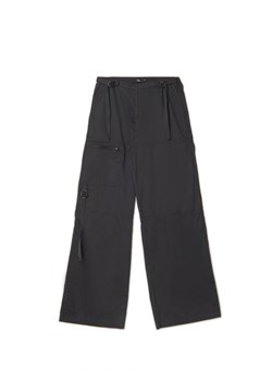 Cropp - Czarne spodnie z niskim stanem - czarny ze sklepu Cropp w kategorii Spodnie damskie - zdjęcie 161466816