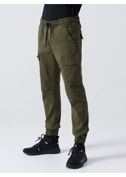 Cropp - Zielone joggery cargo - zielony ze sklepu Cropp w kategorii Spodnie męskie - zdjęcie 161467095