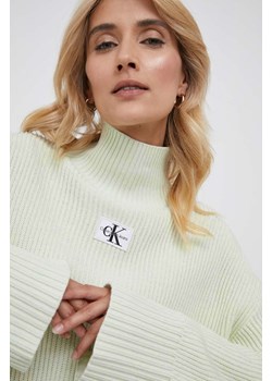 Calvin Klein Jeans sweter bawełniany kolor zielony ciepły z golfem ze sklepu ANSWEAR.com w kategorii Swetry damskie - zdjęcie 161474455