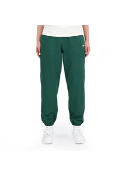 Spodnie New Balance WP31503NWG - zielone ze sklepu streetstyle24.pl w kategorii Spodnie damskie - zdjęcie 161518167