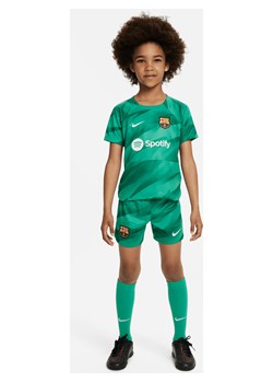 Trzyczęściowy strój dla małych dzieci Nike Dri-FIT FC Barcelona Goalkeeper 2023/24 - Zieleń ze sklepu Nike poland w kategorii Komplety chłopięce - zdjęcie 161520846