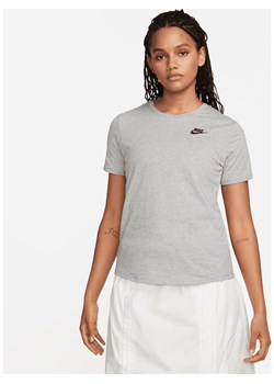 T-shirt damski Nike Sportswear Club Essentials - Szary ze sklepu Nike poland w kategorii Bluzki damskie - zdjęcie 161521907